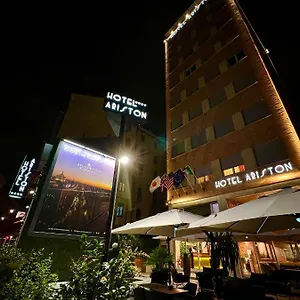 Ariston מלון