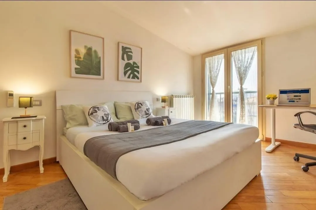 Unique & Strategic Flat, 50M From M4 Station location